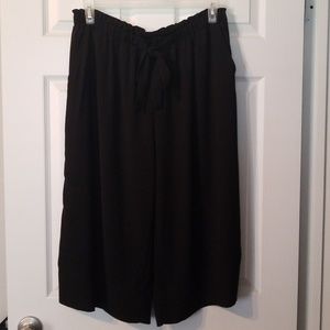 Black culottes with pockets